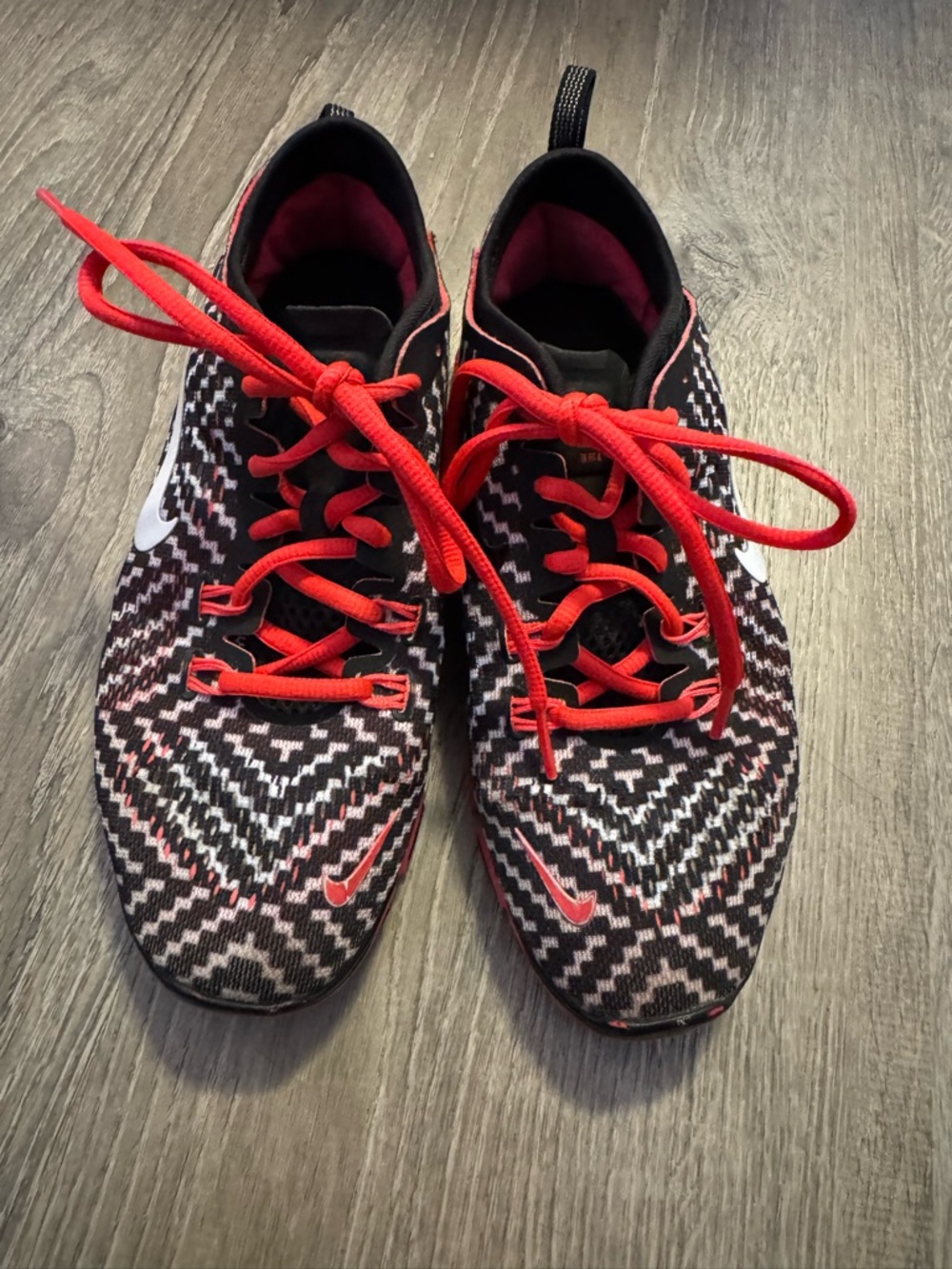 Nike Black, White & Red Knit Free Run Sneakers 5.0